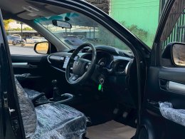 TOYOTA HILUX REVO SMART CAB 2.4 E MT (AB/ABS) ปี2017 ราคา379,000บาท