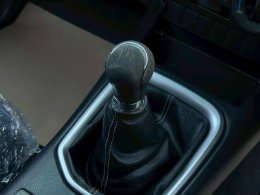 TOYOTA HILUX REVO SMART CAB 2.4 E MT (AB/ABS) ปี2017 ราคา379,000บาท