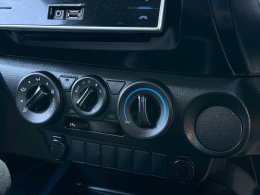 TOYOTA HILUX REVO SMART CAB 2.4 E MT (AB/ABS) ปี2017 ราคา379,000บาท