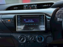 TOYOTA HILUX REVO SMART CAB 2.4 E MT (AB/ABS) ปี2017 ราคา379,000บาท