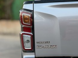 ISUZU D-MAX CAB 4 1.9  HI-LANDER Z AT ปี2020 ราคา659,000บาท