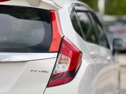 HONDA JAZZ1.5 V+ I-VTEC CVT HATCH (AB/ABS) AT ปี2019 ราคา449,000บาท