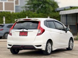 HONDA JAZZ1.5 V+ I-VTEC CVT HATCH (AB/ABS) AT ปี2019 ราคา449,000บาท