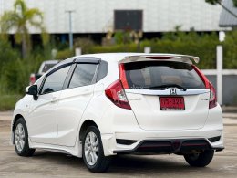 HONDA JAZZ1.5 V+ I-VTEC CVT HATCH (AB/ABS) AT ปี2019 ราคา449,000บาท