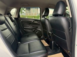 HONDA JAZZ1.5 V+ I-VTEC CVT HATCH (AB/ABS) AT ปี2019 ราคา449,000บาท