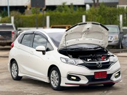 HONDA JAZZ1.5 V+ I-VTEC CVT HATCH (AB/ABS) AT ปี2019 ราคา449,000บาท