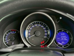 HONDA JAZZ1.5 V+ I-VTEC CVT HATCH (AB/ABS) AT ปี2019 ราคา449,000บาท