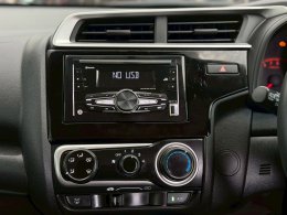 HONDA JAZZ 1.5 S I-VTEC MT HATCH (AB/ABS) MT ปี2018 ราคา429,000บาท