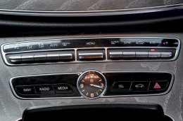 MERCEDES-BENZ CLS300d2.0 AMG Premium ปี 2018  ราคา 2,259,000 บาท(copy)