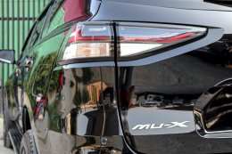 ISUZU MU-X 3.0 ULTIMATE 4WD AT ปี2022 ราคา1,350,000บาท
