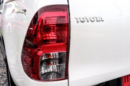 TOYOTA HILUX REVO DUAL CAB 2.4 PRERUNNER E PLUS MT ปี2018 ราคา679,000บาท