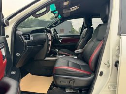 TOYOTA FORTUNER 2.4 Legender 4WD AT 2022/1,269,000