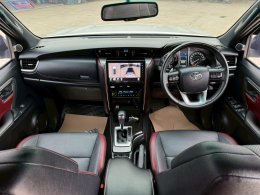 TOYOTA FORTUNER 2.4 Legender 4WD AT 2022/1,269,000