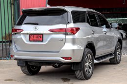 TOYOTA FORTUNER 2.4 V 4WD AT ปี2017 ราคา 869,000