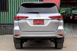 TOYOTA FORTUNER 2.4 V 4WD AT ปี2017 ราคา 869,000