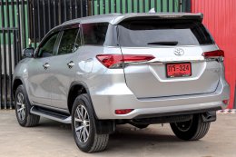TOYOTA FORTUNER 2.4 V 4WD AT ปี2017 ราคา 869,000