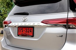 TOYOTA FORTUNER 2.4 V 4WD AT ปี2017 ราคา 869,000