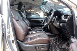 TOYOTA FORTUNER 2.4 V 4WD AT ปี2017 ราคา 869,000