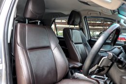 TOYOTA FORTUNER 2.4 V 4WD AT ปี2017 ราคา 869,000