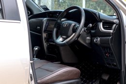 TOYOTA FORTUNER 2.4 V 4WD AT ปี2017 ราคา 869,000