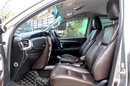 TOYOTA FORTUNER 2.4 V 4WD AT ปี2017 ราคา 869,000