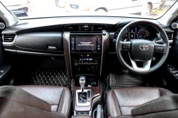 TOYOTA FORTUNER 2.4 V 4WD AT ปี2017 ราคา 869,000