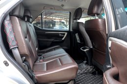 TOYOTA FORTUNER 2.4 V 4WD AT ปี2017 ราคา 869,000