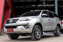 TOYOTA FORTUNER 2.4 V 4WD AT ปี2017 ราคา 869,000