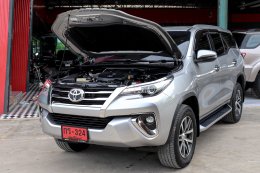 TOYOTA FORTUNER 2.4 V 4WD AT ปี2017 ราคา 869,000