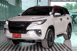 TOYOTA FORTUNER 2.4 V AT WAGON ปี2019 ราคา1,090,000บาท