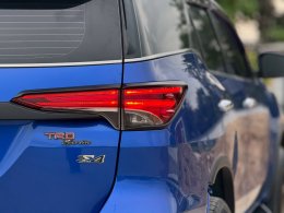 TOYOTA FORTUNER 2.8 V 4WD AT (AB/ABS) ปี2019 ราคา959,000บาท