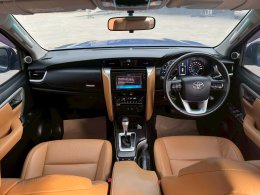 TOYOTA FORTUNER 2.8 V 4WD AT (AB/ABS) ปี2019 ราคา959,000บาท