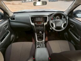 MITSUBISHI TRITON DUAL CAB 2.4 GLS MT 4WD(AB/ABS) ปี2022 ราคา599,000บาท