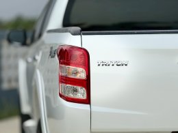 MITSUBISHI TRITON DUAL CAB 2.4 GLS LTD PLUS MT ปี2017 ราคา399,000บาท