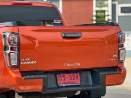 ISUZU D-MAX CAB 4 3.0 VCROSS M 4WD AT ปี2021 ราคา749,000บาท