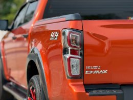 ISUZU D-MAX CAB 4 3.0 VCROSS M 4WD AT ปี2021 ราคา749,000บาท