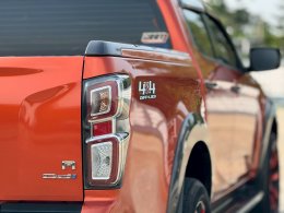 ISUZU D-MAX CAB 4 3.0 VCROSS M 4WD AT ปี2021 ราคา749,000บาท