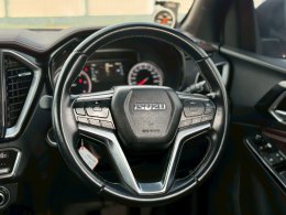 ISUZU D-MAX CAB 4 3.0 VCROSS M 4WD AT ปี2021 ราคา749,000บาท