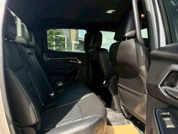 ISUZU D-MAX CAB4 1.9 HI-LANDER Z (AB/ABS) AT ปี2023 ราคา769,000บาท