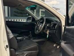 TOYOTA HILUX REVO SMART CAB 2.4 J PLUS MT ปี2016 ราคา349,000บาท