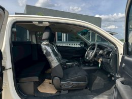TOYOTA HILUX REVO SMART CAB 2.4 J PLUS MT ปี2016 ราคา349,000บาท