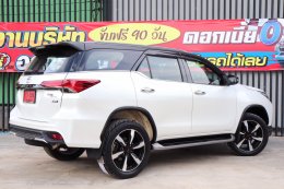 TOYOTA FORTUNER 2.8 TRD SPORTIVO 4WD AT WAGON (BLACK TOP) NAVI (AB/ABS)  ปี 2019 ราคา 1,490,000 บาท