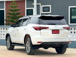 TOYOTA FORTUNER 2.4 V (AB/ABS) AT ปี2021 ราคา989,000บาท