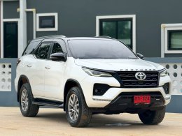 TOYOTA FORTUNER 2.4 V (AB/ABS) AT ปี2021 ราคา989,000บาท