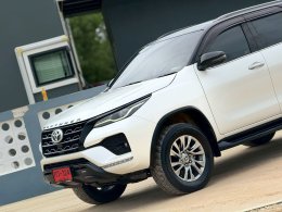 TOYOTA FORTUNER 2.4 V (AB/ABS) AT ปี2021 ราคา989,000บาท