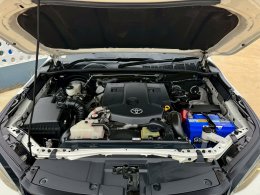 TOYOTA FORTUNER 2.4 V (AB/ABS) AT ปี2021 ราคา989,000บาท