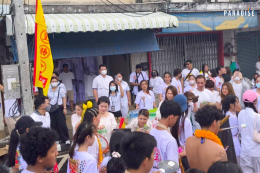   บริษัท พาราไดซ์ เอ็กซ์ คอร์ปเปอเรชั่น จำกัด พร้อมกับ คู่ค้า บริษัท ไทยกูลิโกะ จำกัด ร่วมกิจกรรมร่วมส่งเสริมงานประเพณีถือศีลกินผัก (กินเจ) จังหวัดภูเก็ต