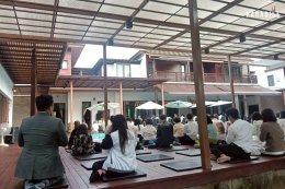 คณะผู้บริหาร บริษัท พาราไดซ์ เอ็กซ์ คอร์ปเปอเรชั่น จำกัด ได้ร่วมแสดงมุทิตาจิตและอวยพรเนื่องในโอกาสวันคล้ายวันเกิดของ คุณ ไพบูลย์ จงสุวัฒน์ กรรมการผู้จัดการ บริษัท ยิ่งยง มินิมาร์ท จำกัด