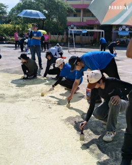  joined in the volunteer project to paint for children at Wat Moon Jindaram School