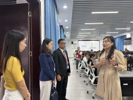 A delegation from educational institutions under the Office of the Vocational Education Commission discussed cooperation in vocational education with several vocational colleges in Guangxi Province